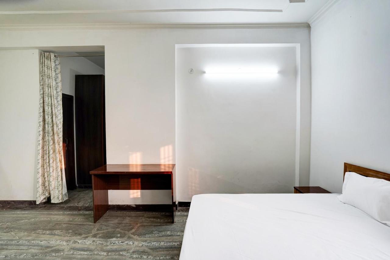 Hotel O Radisson Red Hotel & Restaurant 가지아바드 외부 사진