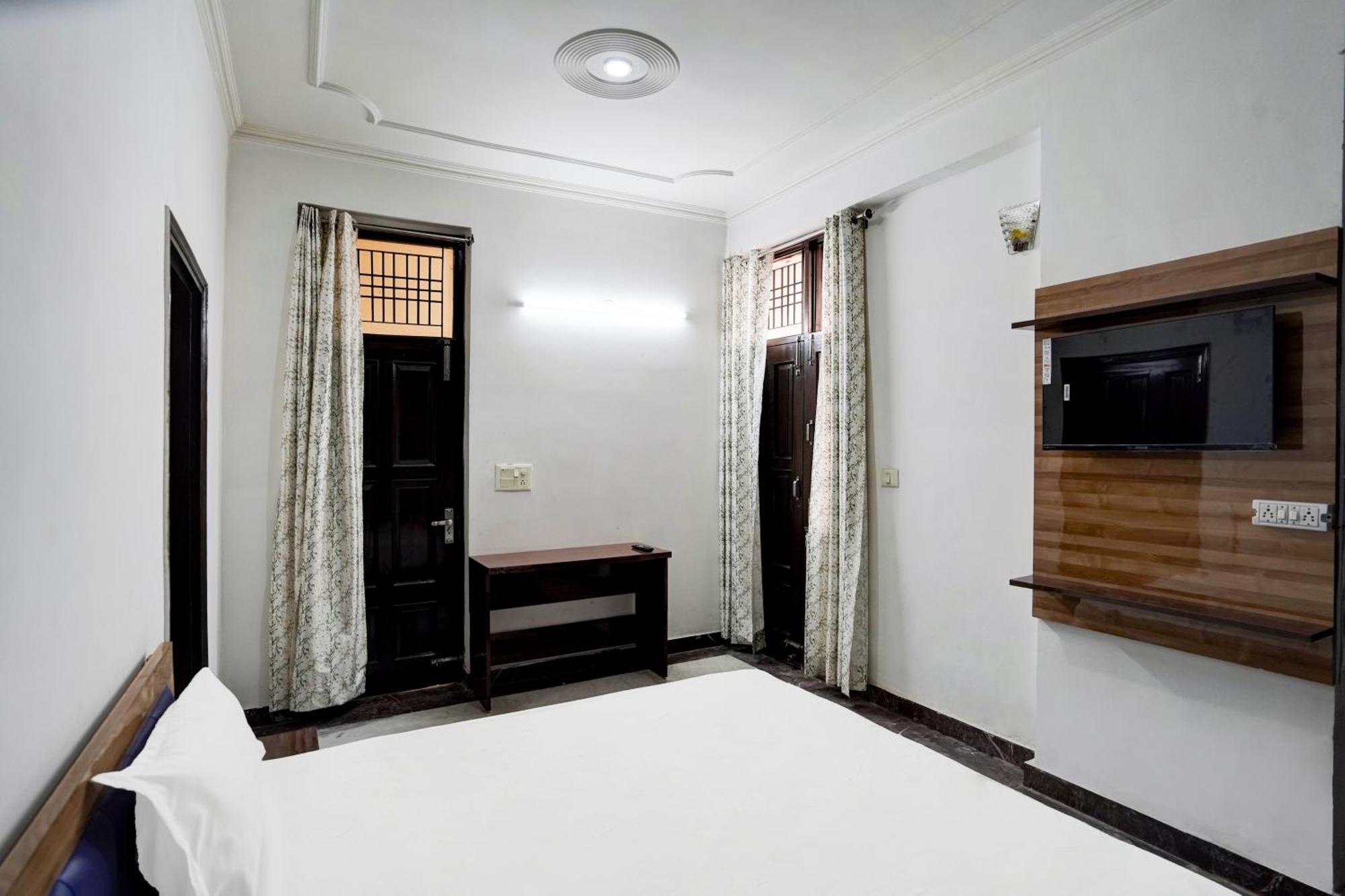 Hotel O Radisson Red Hotel & Restaurant 가지아바드 외부 사진