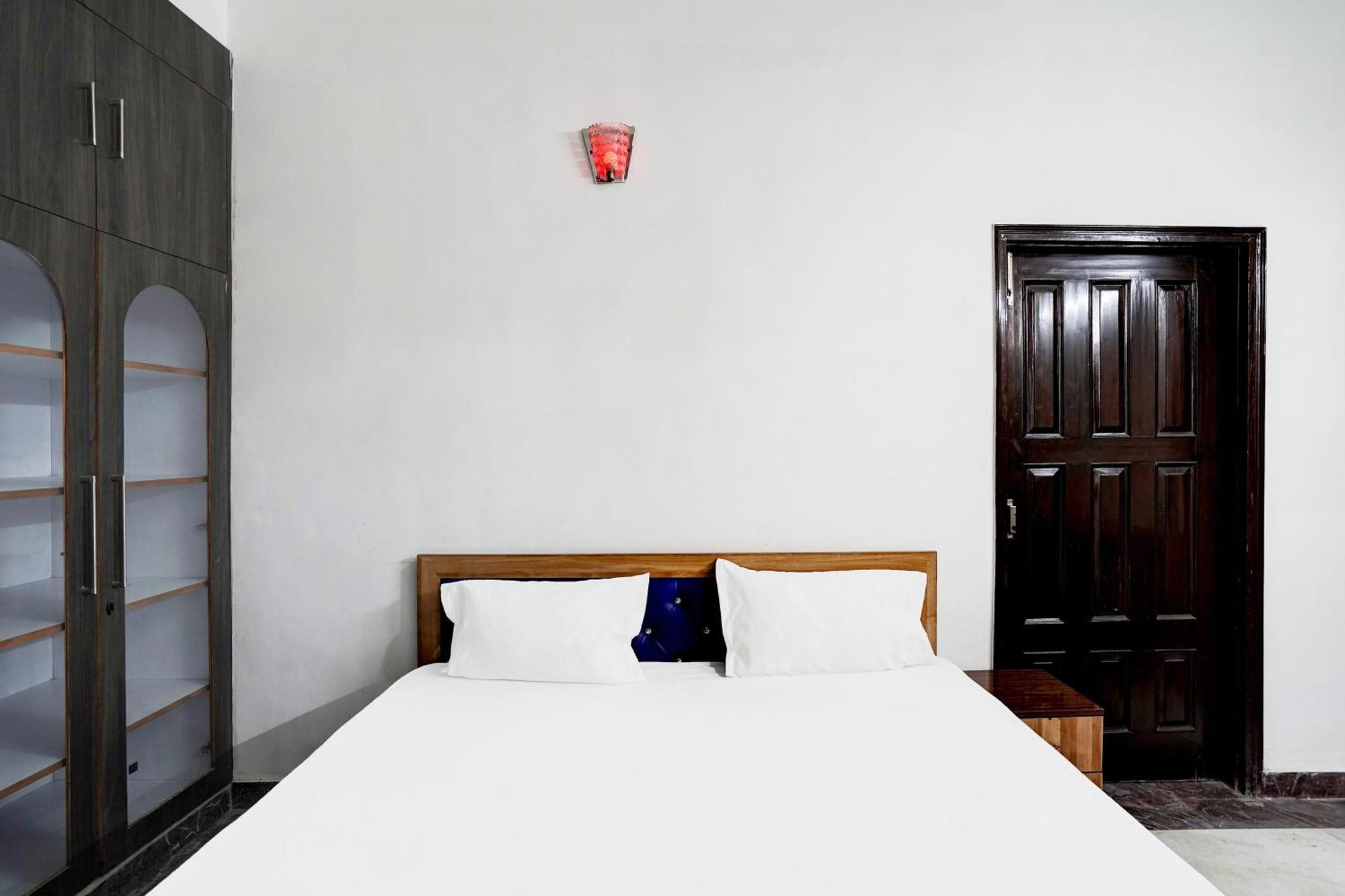 Hotel O Radisson Red Hotel & Restaurant 가지아바드 외부 사진